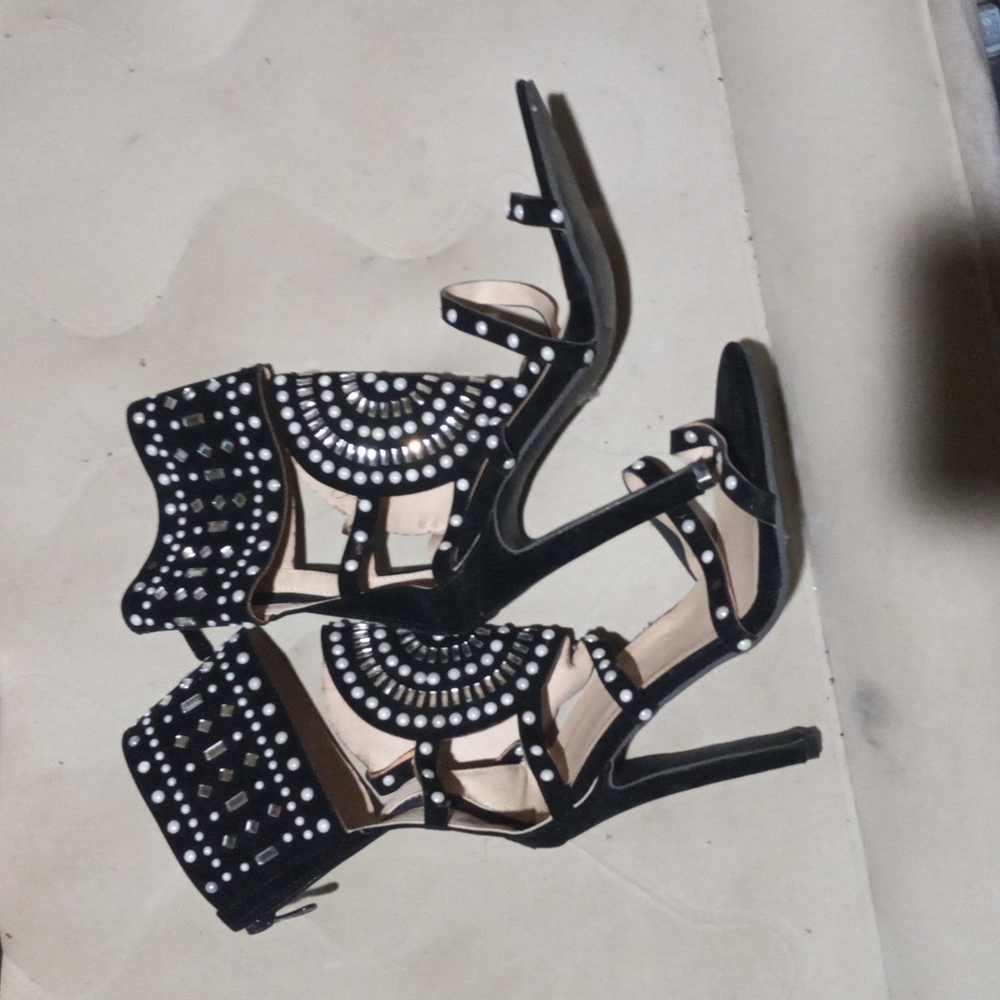 Shoes. - Picture 3 of 3